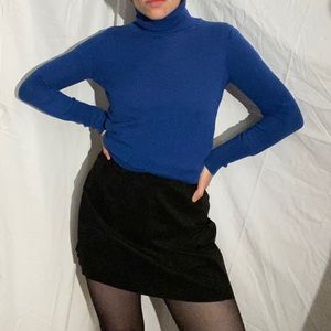 Small blue turtleneck george